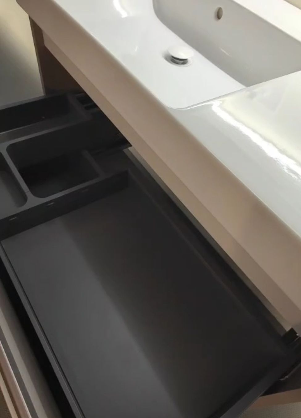 Armadietti a specchio: komplettes Badezimmer Set – Nuovo e nell'imballaggio originale da Zunzgen venduto da Fleksi 1