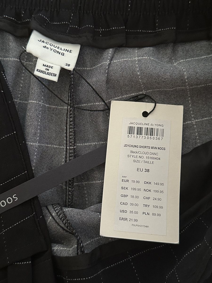 Pantaloni: Short femme taille 38 – Nuovo e nell'imballaggio originale da Yverdon-les-bains venduto da Tulipe24 2