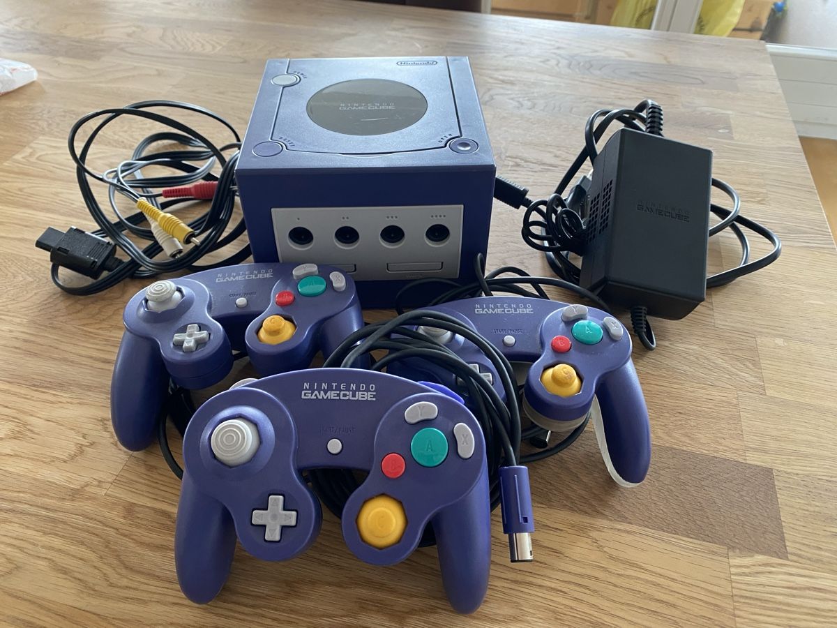 Nintendo Konsolen: Nintendo Gamecube Set mit Controller und Spielen – Gebraucht aus Fislisbach von