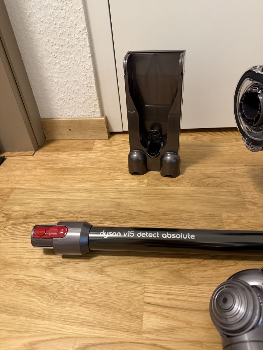 Dyson Aspirateurs & Accessoires: Dyson V15 detect absolute – D'occasion à Meyrin par SA_3006 2