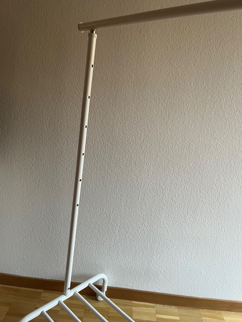 Ikea Guardaroba: RIGGA Garderobenständer, weiss – Usato da Bern venduto da JodokusKwak 1