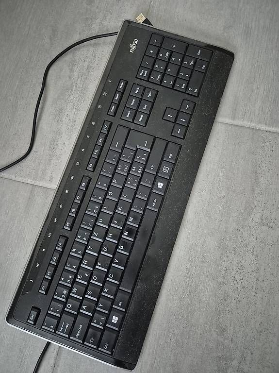 Tastiere: Tastatur von Fujitsu – Usato da Winterthur venduto da Rizzieri20 1