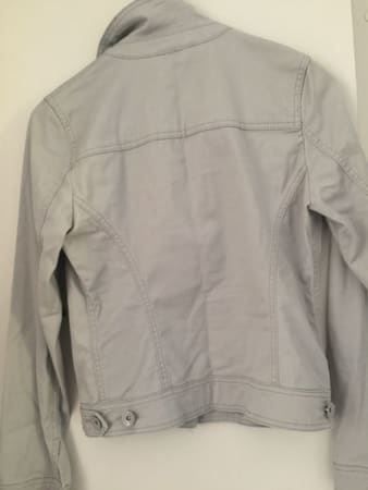 Jacken: Jeansjacke mit aufgesetzten Brusttaschen Grau – Neu (gemäss Beschreibung) aus Adliswil von Jessik0 4