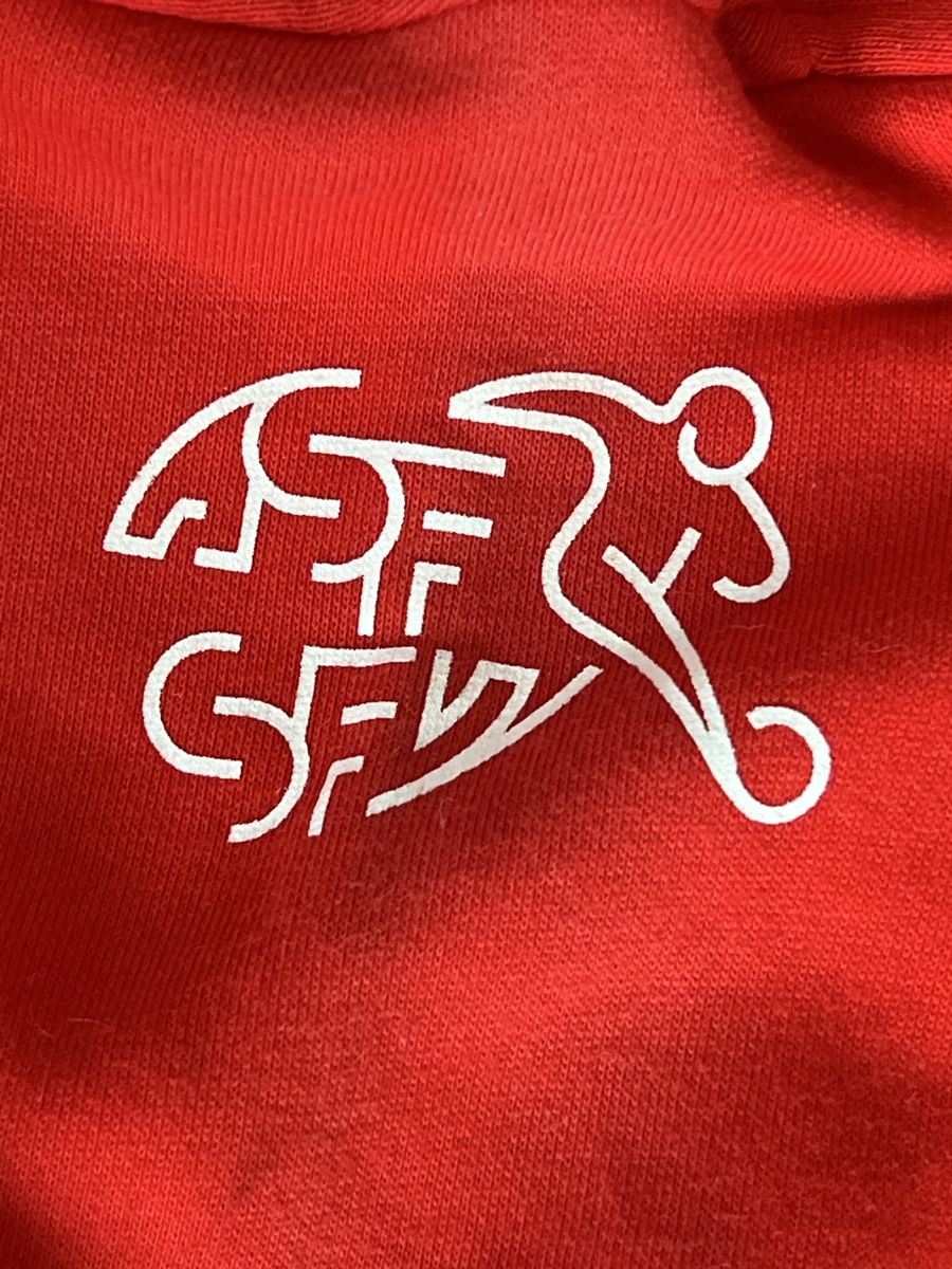 Giacche & Cappotti: Rot Kapuzenpullover Puma mit Schweizer Kreuz & Logo, Grösse  – Nuovo e nell'imballaggio originale da Wettingen venduto da Kawasaki987 3