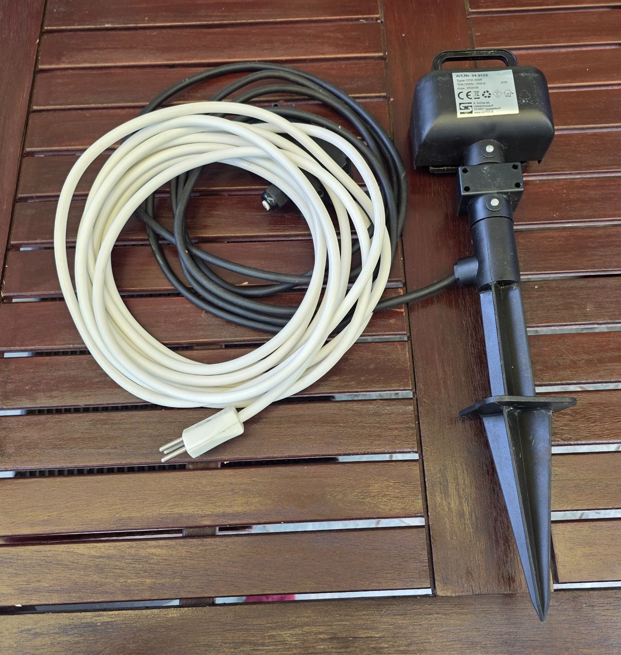 Spine: Gartensteckdose mit Erdspiess 2x Steckdose Kabel vorhanden – Usato da Zürich venduto da IrisA0102 1