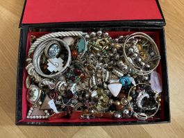 Grosses Modeschmuck-Konvolut inkl. Schmuckschatulle