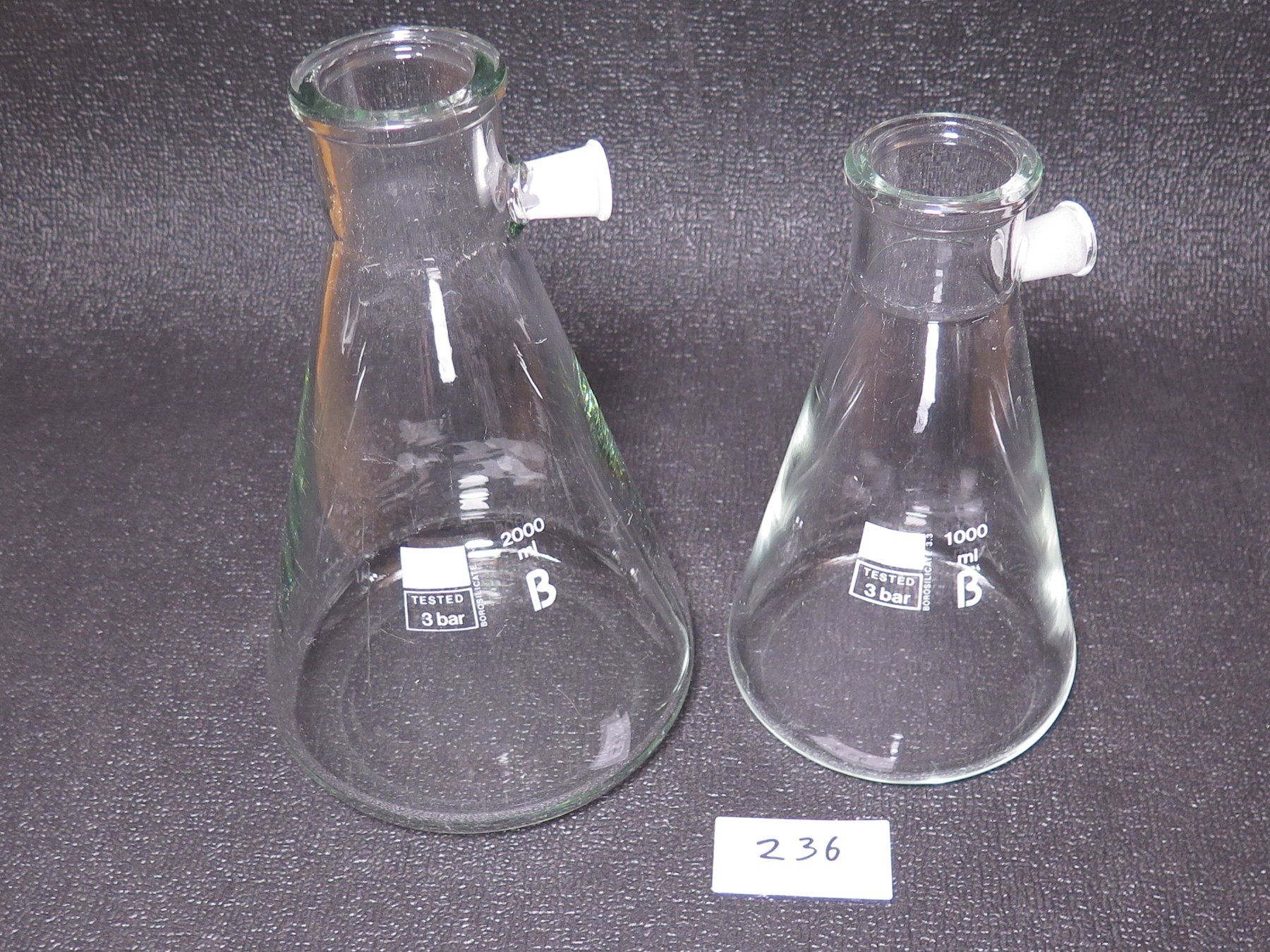 Altro in Stoviglie & Bicchieri: 2000ml + 1000ml Vakuum-Saugflaschen – Usato da Basel venduto da Deko1