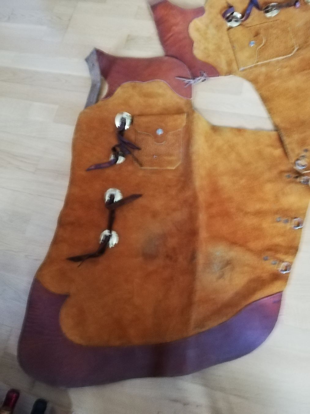 Hosen: Western Chaps Leder hellbraun mit Conchos gebraucht – Gebraucht aus Luzern von Amenophis1 4