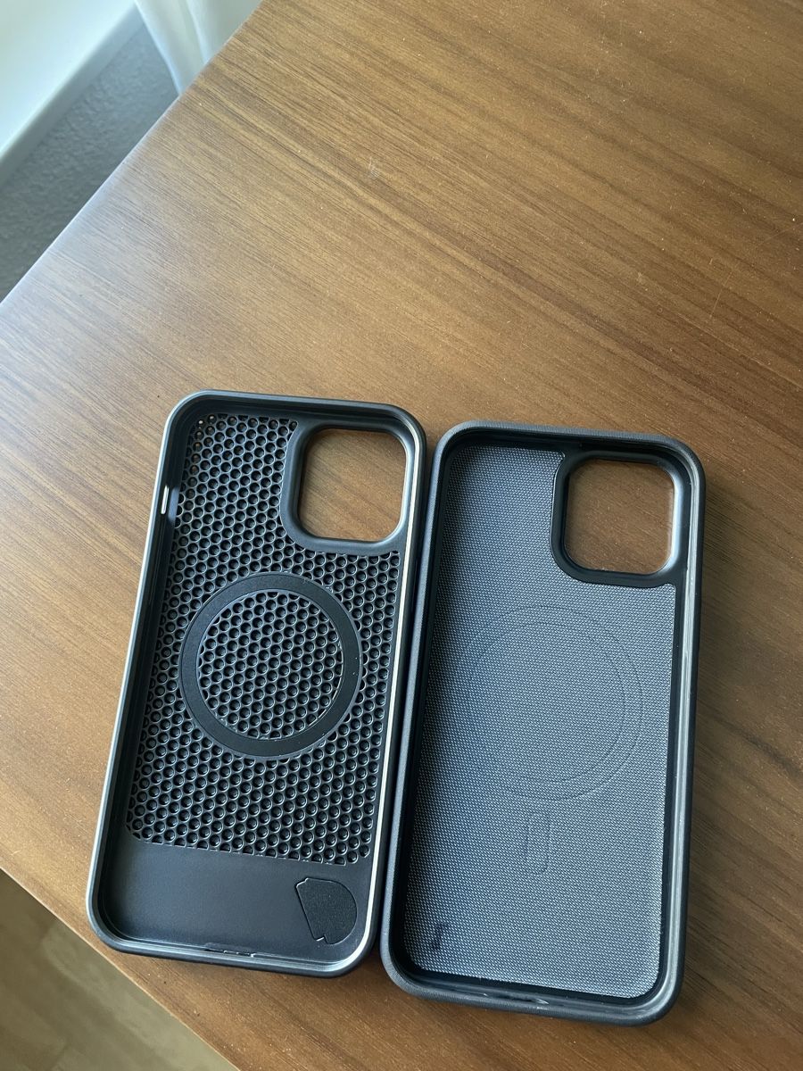 Apple Cover & Protezioni schermo: Hüllen iPhone 12 Pro Max – Nuovo e nell'imballaggio originale da Brugg AG venduto da ameet.madan