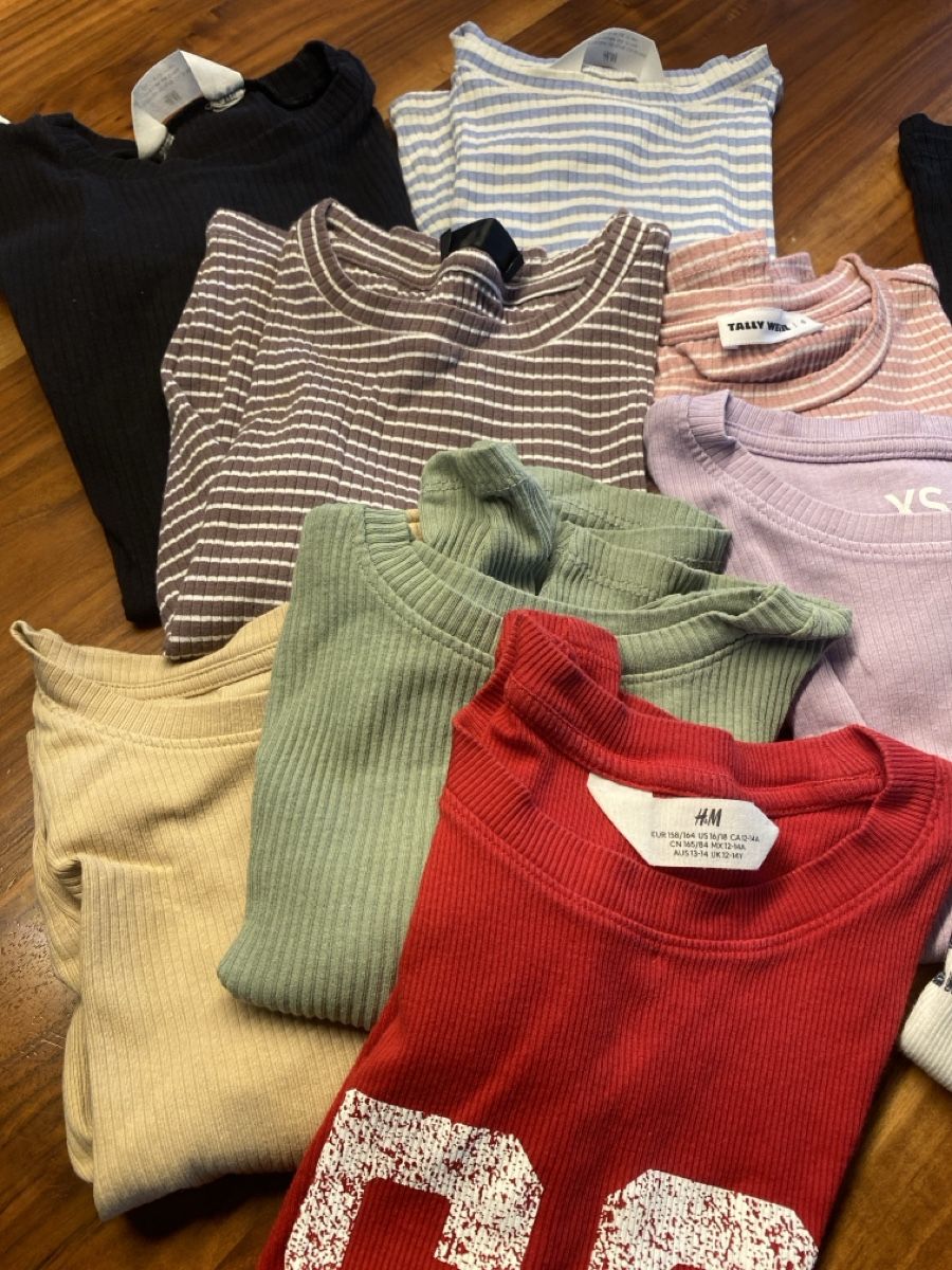 Lotti & Set di vestiti: 11xMädchenshirts 158-XS – Usato da maienfeld venduto da milkywayicf 1