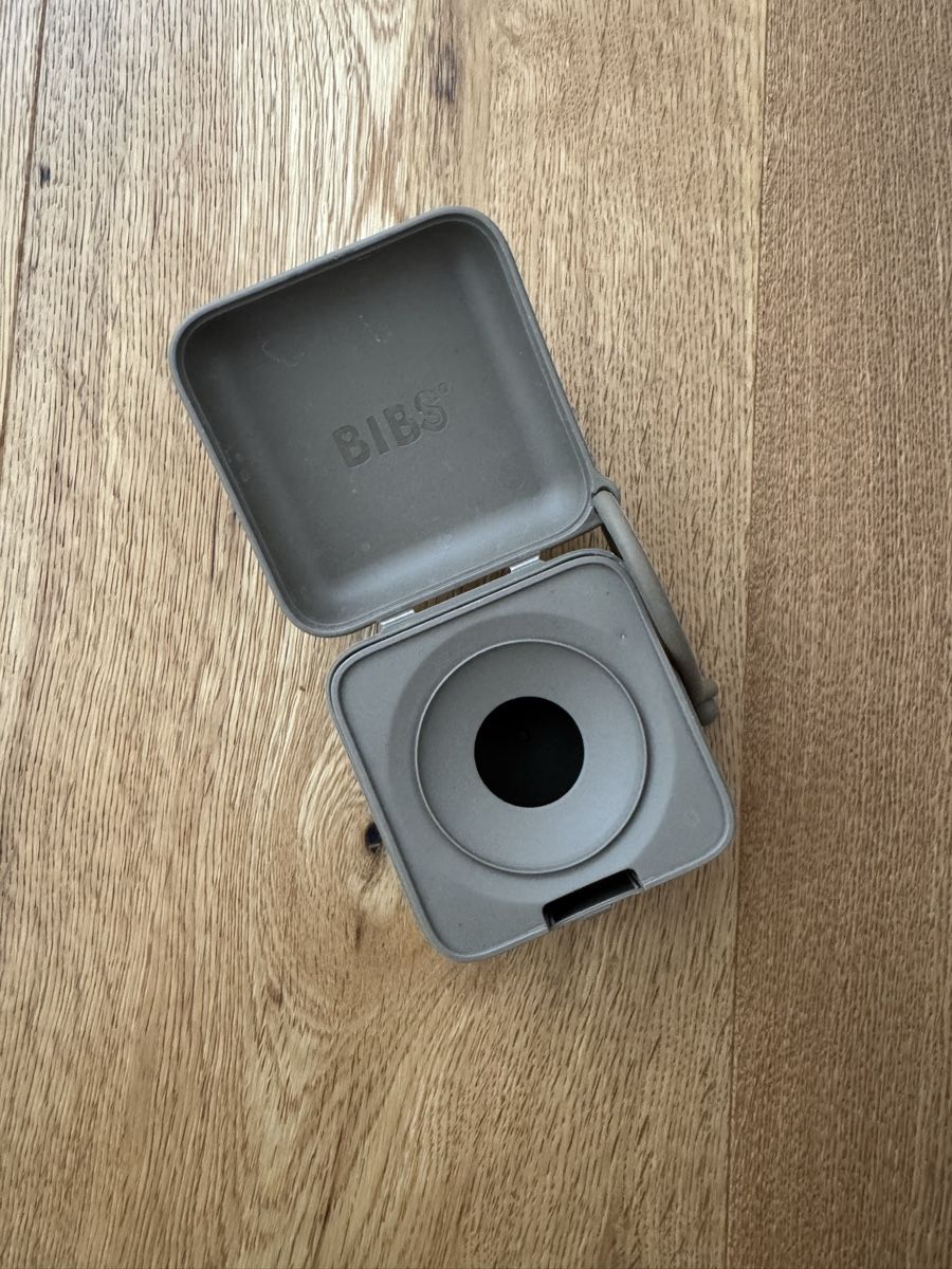 Succhiotti & catenelle porta ciuccio: BIBS - Schnuller Box – Usato da Interlaken venduto da fbnscl 1