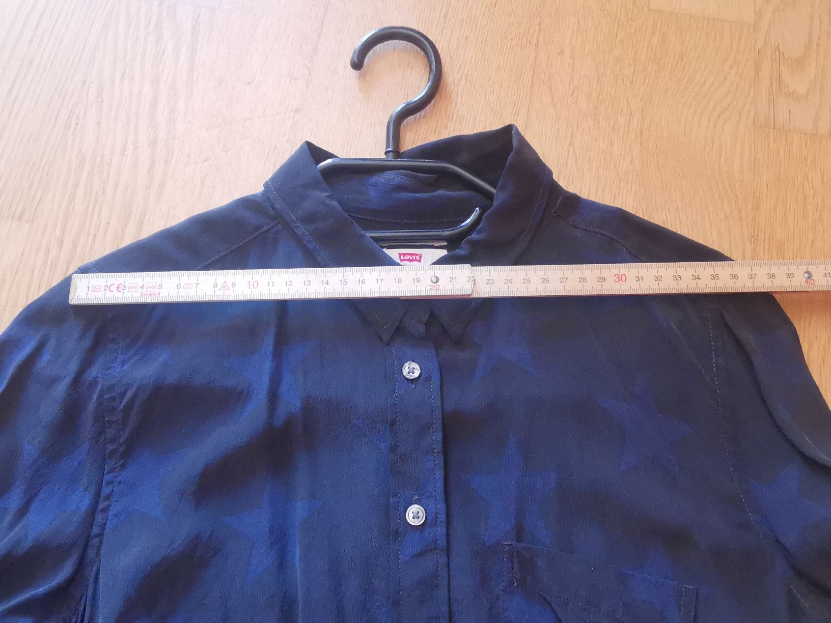 Levi's Camicette: Seidenhemd, Seidenbluse von Levi's mit Sternen – Usato da Uerikon venduto da pink_flamingo 7