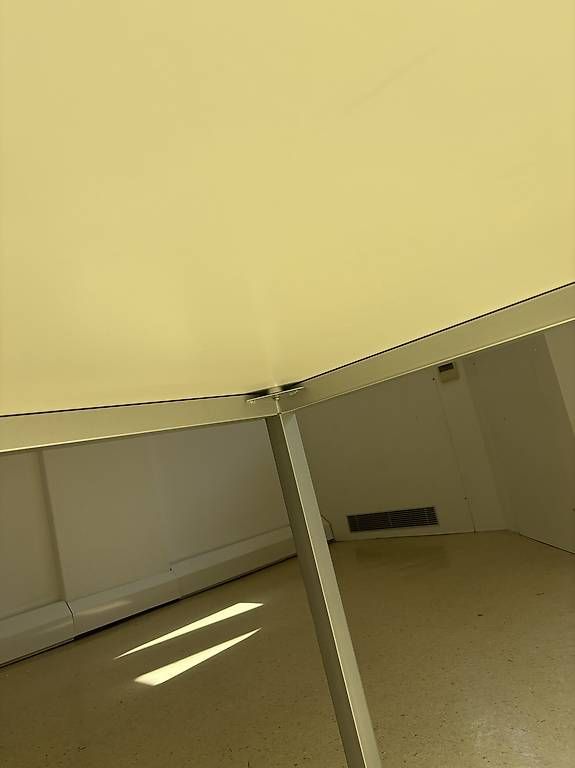Tische: Table avec plateau en verre – Gebraucht aus Evionnaz von roh_l5yz 4