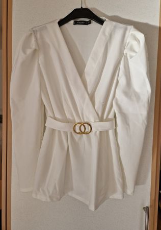 Blouse blanche taille M today avec ceinture dorée
