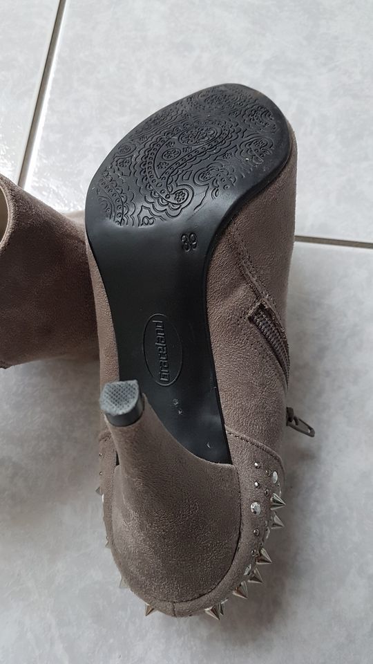 Scarpe da donna: chaussures à talon 39 – Usato da Courgenay venduto da chantalcm 1