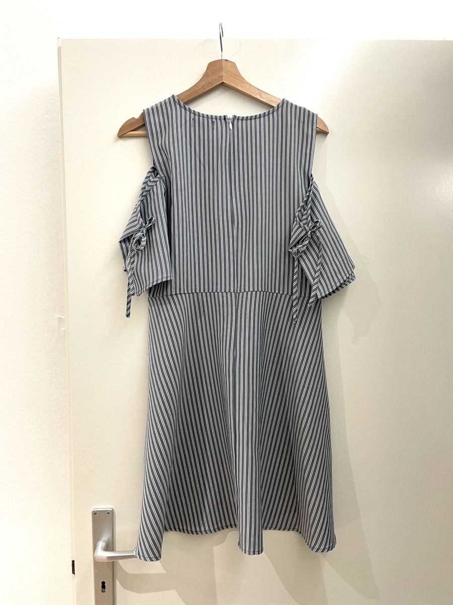 Vestiti: GESTREIFTES KLEID MIT CUT-OUTS – Usato da Ziefen venduto da Elar_store 1