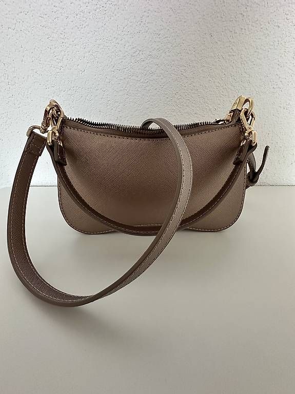 Sacs femmes: Schultertasche Carpisa Rosé- oder Nude-Beige-Ton – D'occasion à Bachenbülach par Niceyes
