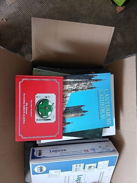 Livres: Bücher gratis abzugeben – D'occasion à Reinach BL par Nicola70 1