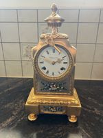 Antike Pendule mit handgemalten Blumen, Collection d’art
