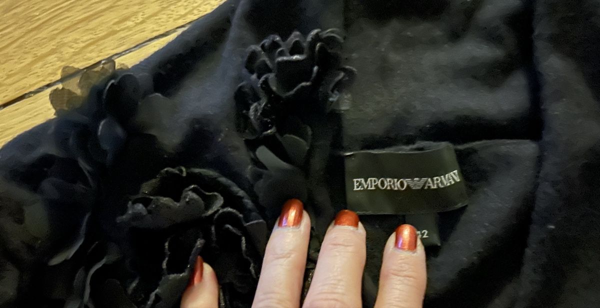 Armani Pullover & Sweatshirts: Armani Pullover mit Blumen-Detail – Neu (gemäss Beschreibung) aus Muttenz von cho_xj52 1