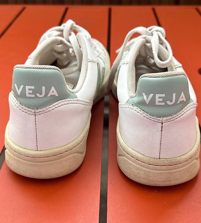 Veja Damenschuhe: Sneaker Veja T40 – Gebraucht aus Grandvaux von car_g25b 3