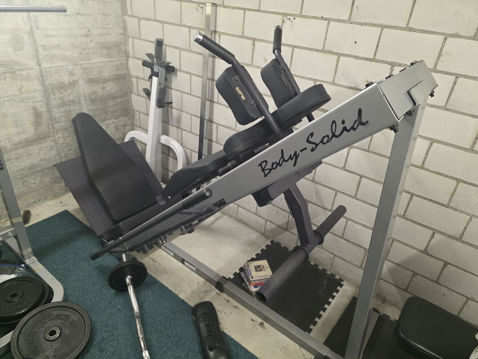 Hometrainer: Body-Solid Beinpresse und Hackenschmidt gebraucht Top – Gebraucht aus oberbuchsiten von thug4