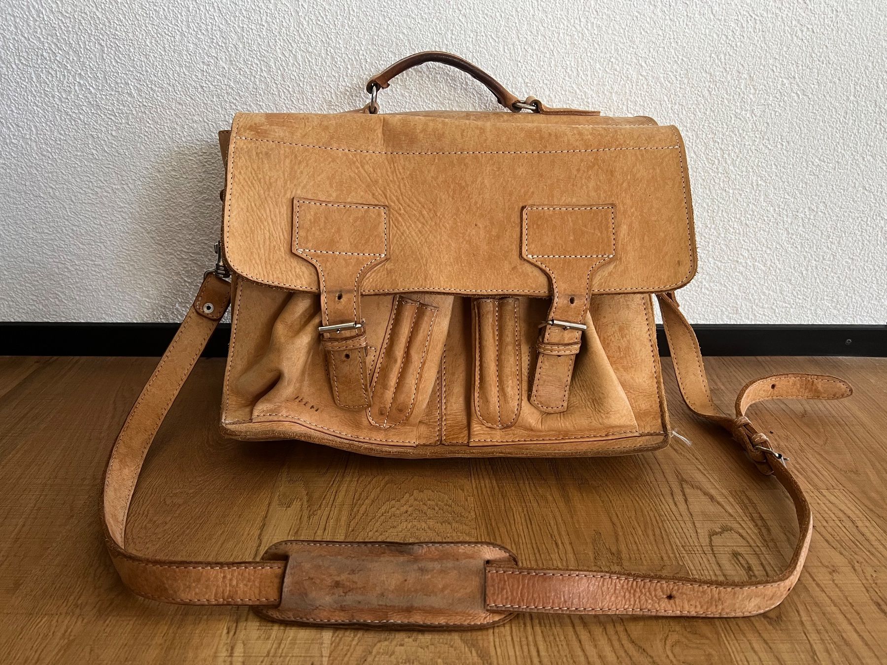 Camel Borse: Camel Colored Genuine Leather Messenger Bag – Usato da Turtmann venduto da stonie_s