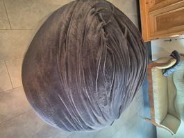 Grosser Sitzsack gefüllt mit Styropor Kügelchen