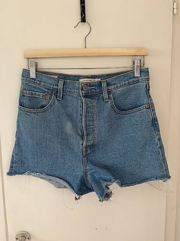 Jeans: Levi's Ribcage Jeans Shorts Gr. 29/S – Usato da Wittenbach venduto da Lenitalasirena