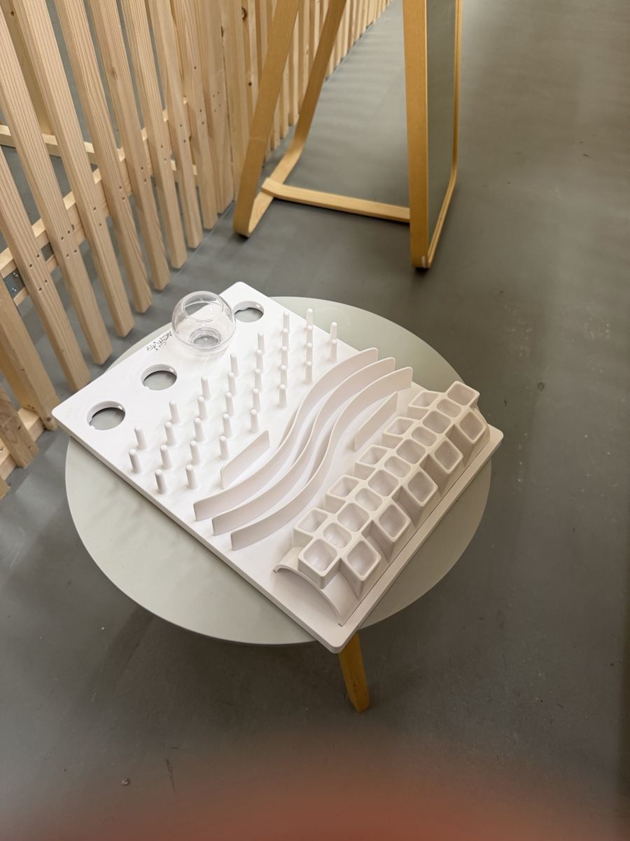 Futter: Katzen-Activity-Board mit Futterverstecken, inkl. 1 Ball – Gebraucht aus Basel von rqmon 1