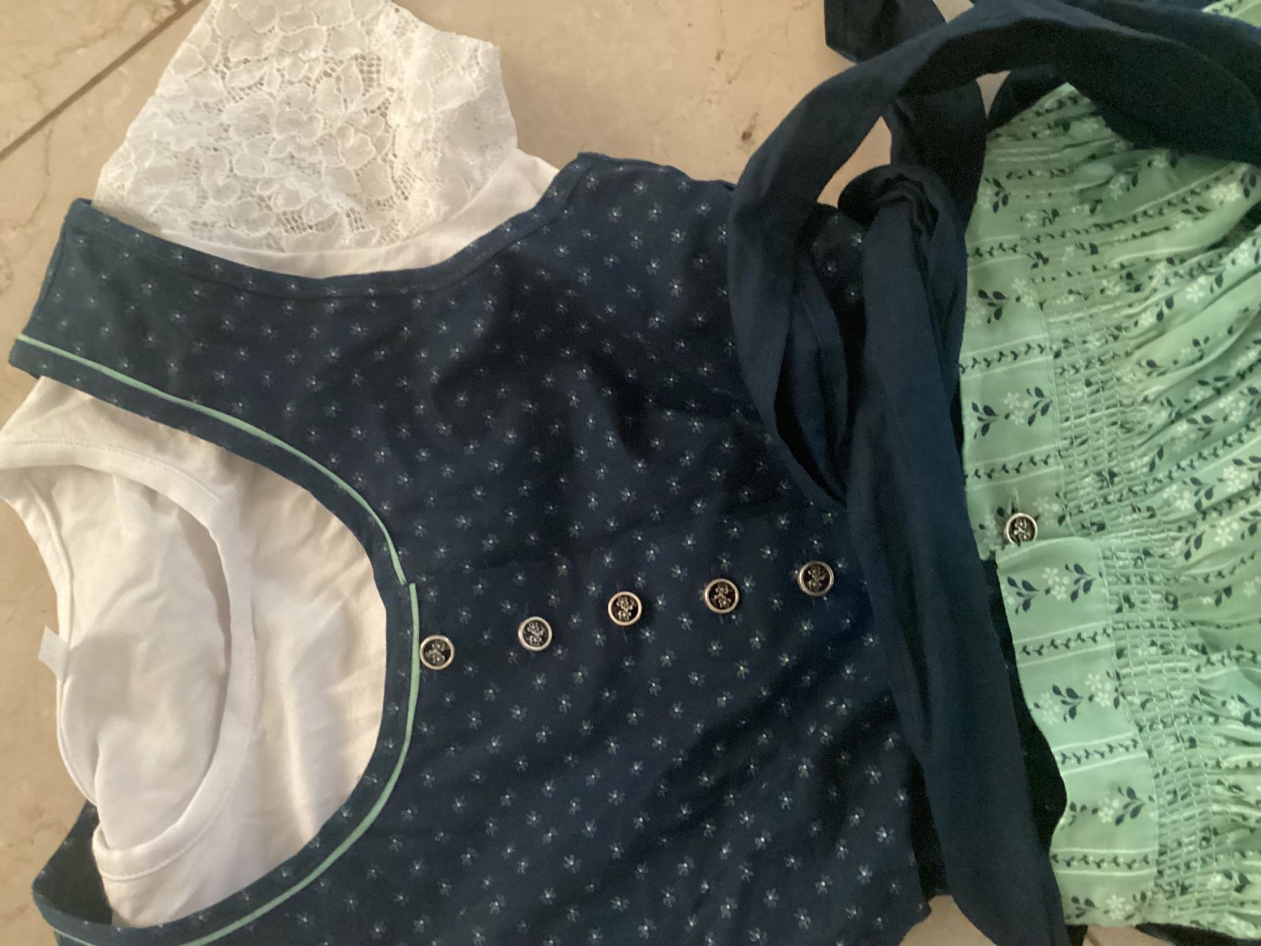 Kleider & Röcke: Girls Dirndl Gr 128 – Neu (gemäss Beschreibung) aus Flüelen von ne08 1