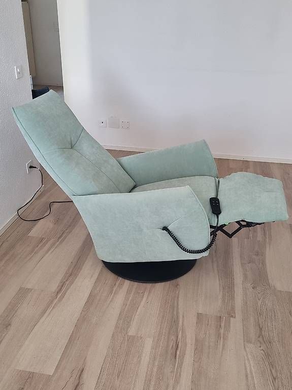 Poltrone: Fauteuil relax inclinable avec télécommande – Usato da Nidau venduto da jac_ns5h 2