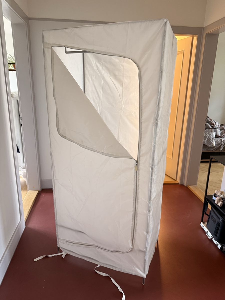 Armadi: Armoire solide et légère habits – Usato da Bern venduto da p_cams