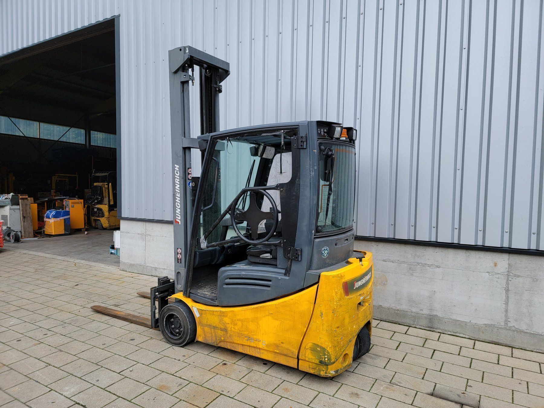 Jungheinrich Carrelli elevatori e a forche: Stapler Jungheinrich EFG 220 Hub 650cm – Usato da Amriswil venduto da basstempel 1