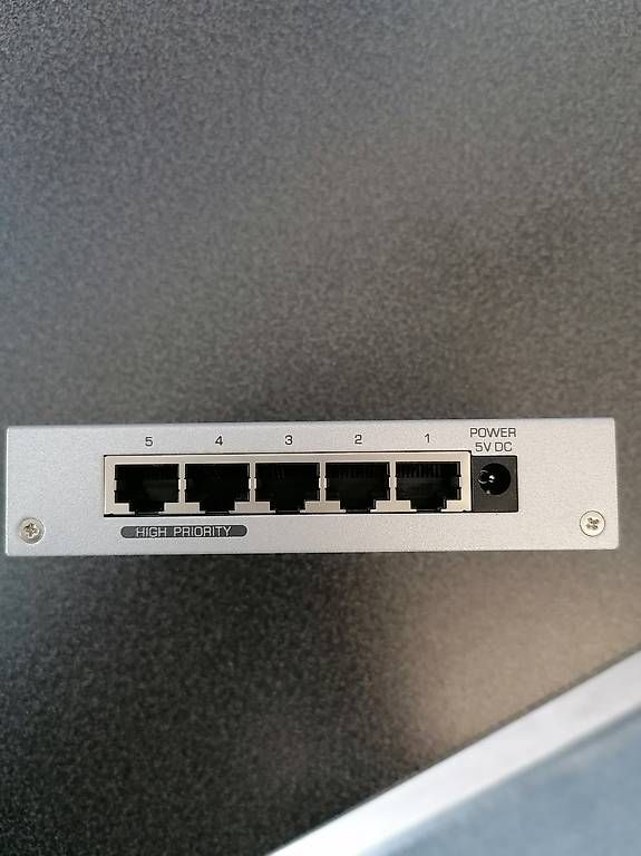 Hubs & Switches: Zyxel ES-105A Switch mit 5 Fast-Ethernet-Ports – Gebraucht aus Löhningen von Divemisli 4