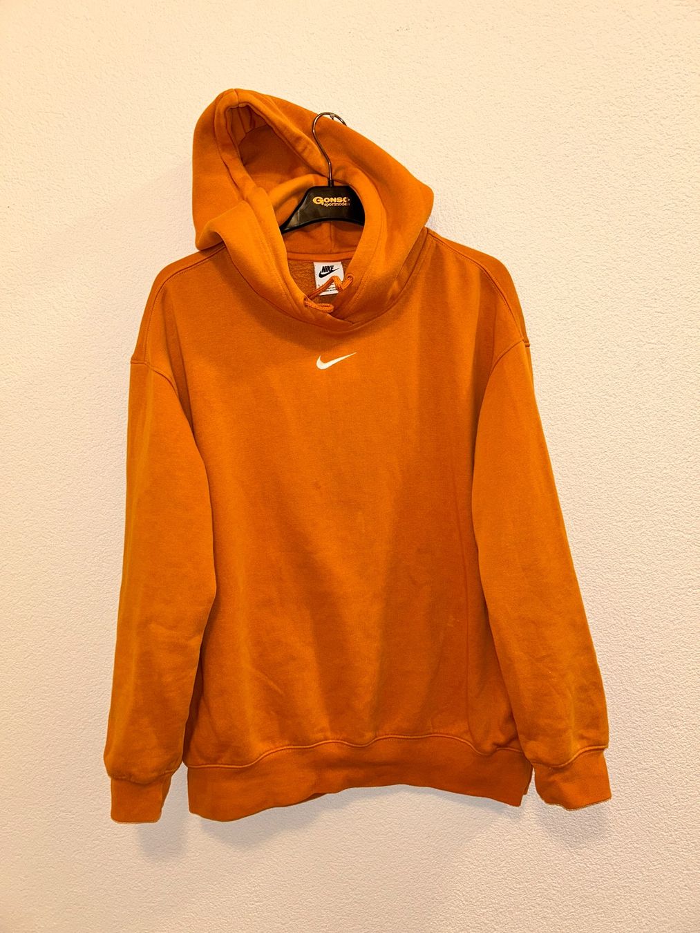 Nike Maglioni & Felpe: Nike Sportswear Orangener Kapuzenpullover – Usato da Allschwil venduto da ann_2t6s