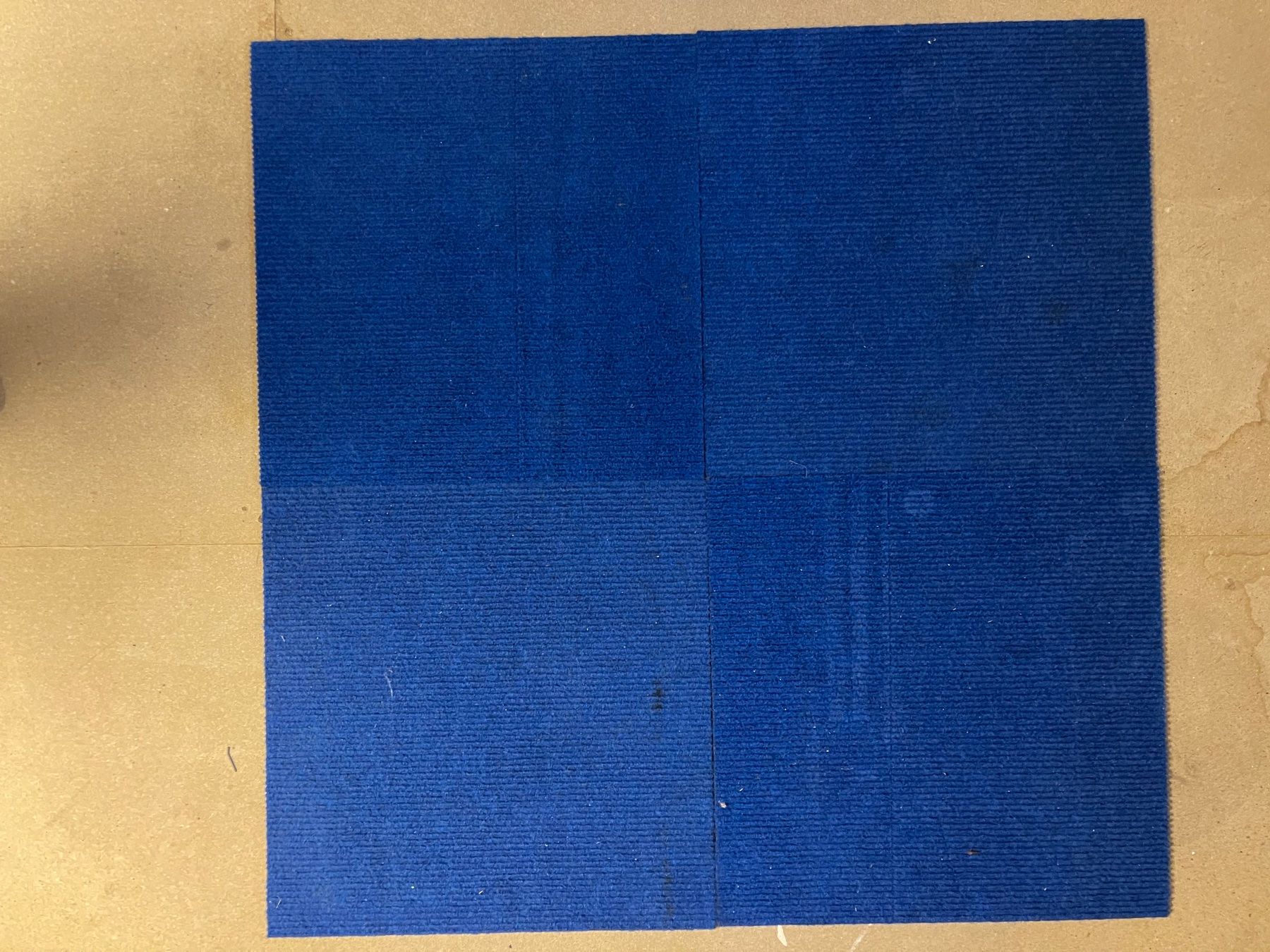 Tappeti: 47 Teppich Fliesen 50 x 50 cm – Usato da Matzingen venduto da carola71