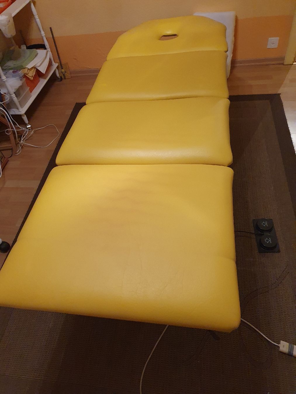 Lettini & sedie per cosmetici: elektrische Massage- Kosmetikliege – Usato da Eggerberg venduto da wellros 1
