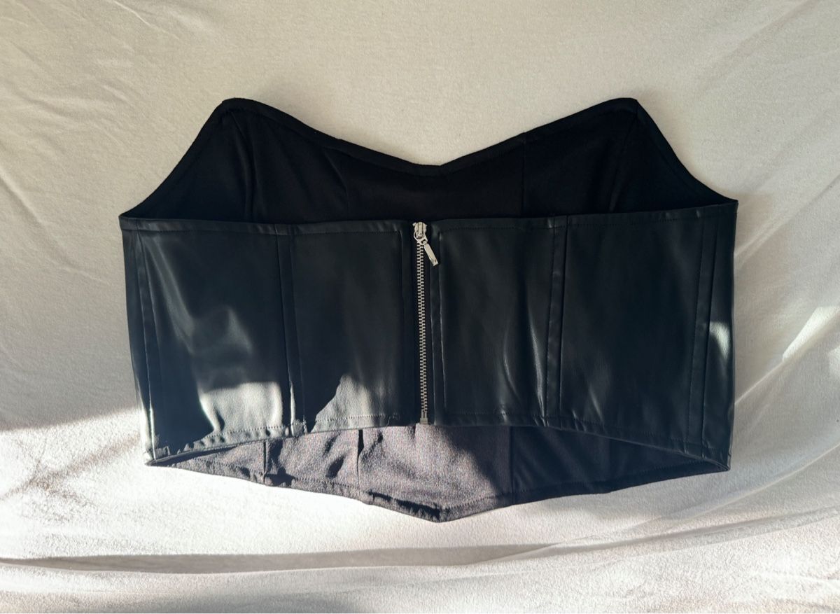Top: Schwarzes Leder-Corset – Usato da Ostermundigen venduto da noe_rlj5 2
