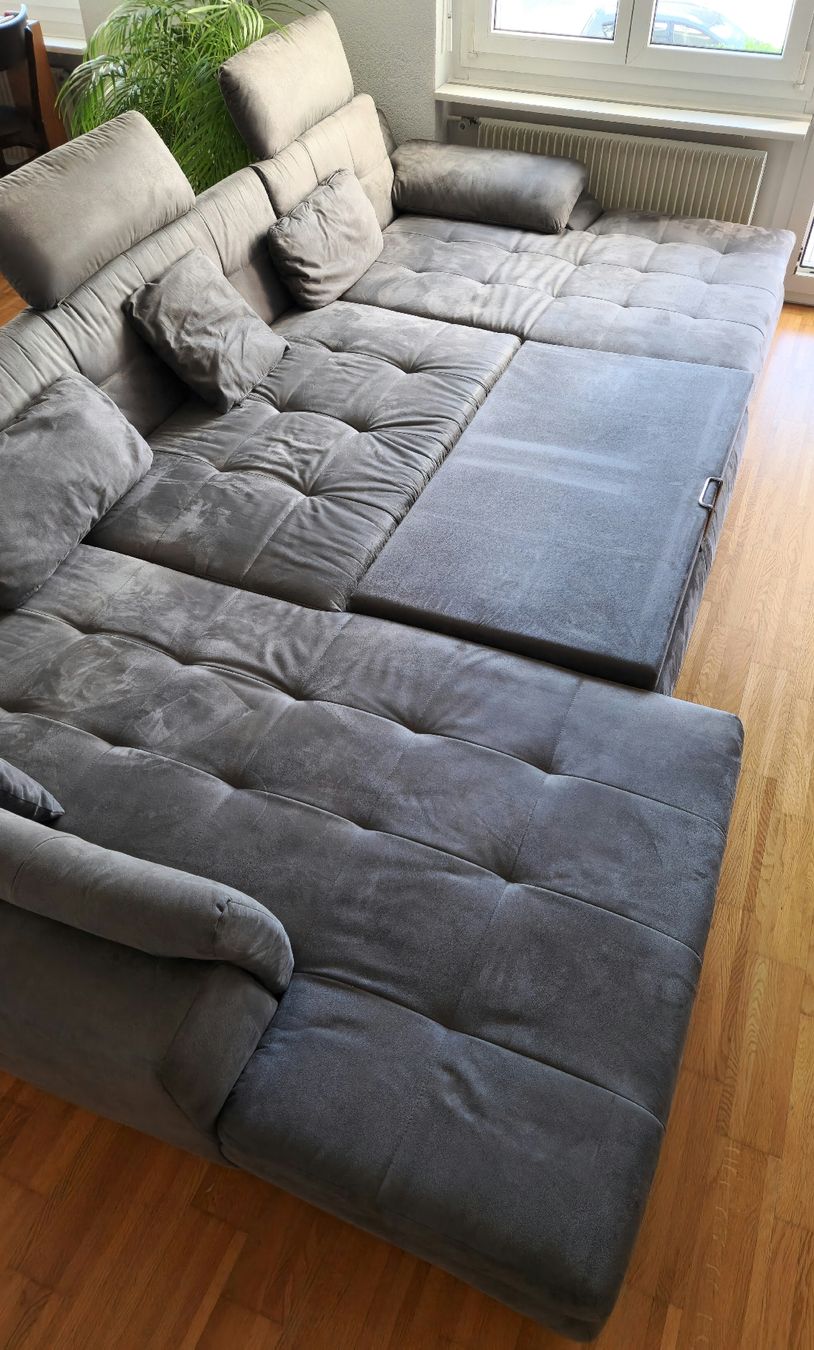Conforama Divani: Grosses Ecksofa grau mit Schlaffunktion und Bettkasten – Usato da Zuchwil venduto da Smeili64 7