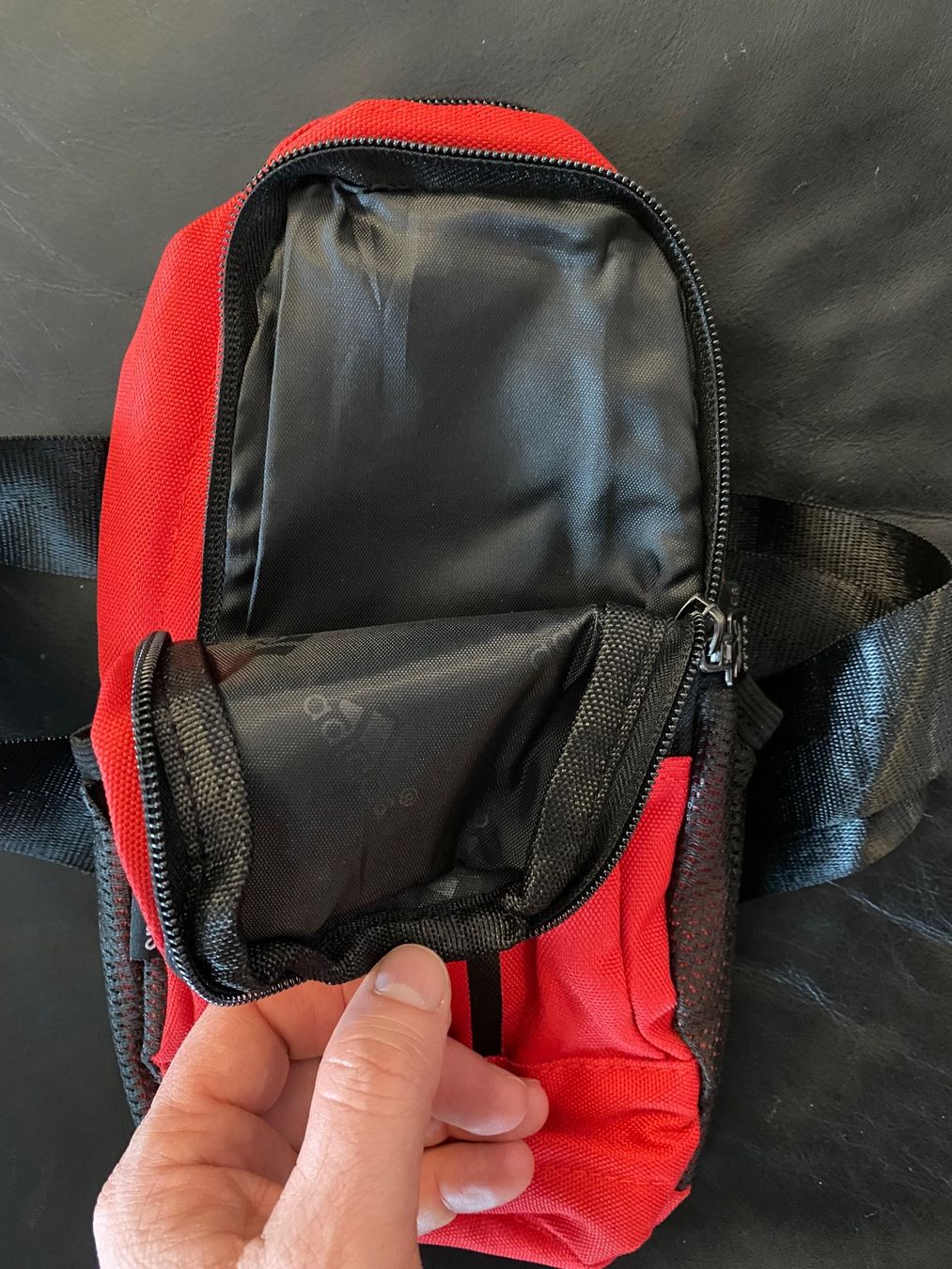 Adidas Taschen: Adidas Umhängetasche rot, NEU – Neu und originalverpackt aus Schlieren von Andreas_8952 1