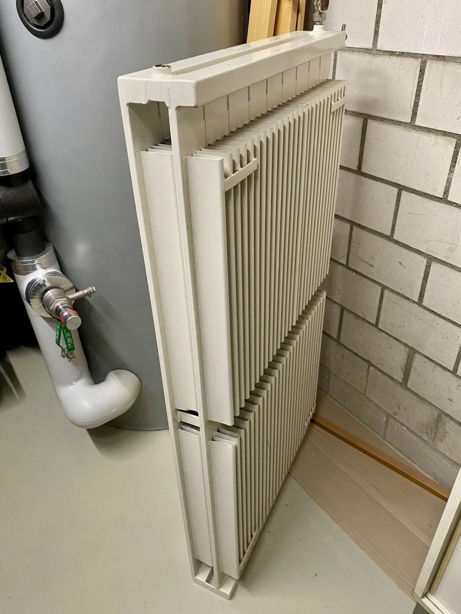 Radiatori: Radiator Heizkörper – Usato da Utzenstorf venduto da Milva2 3