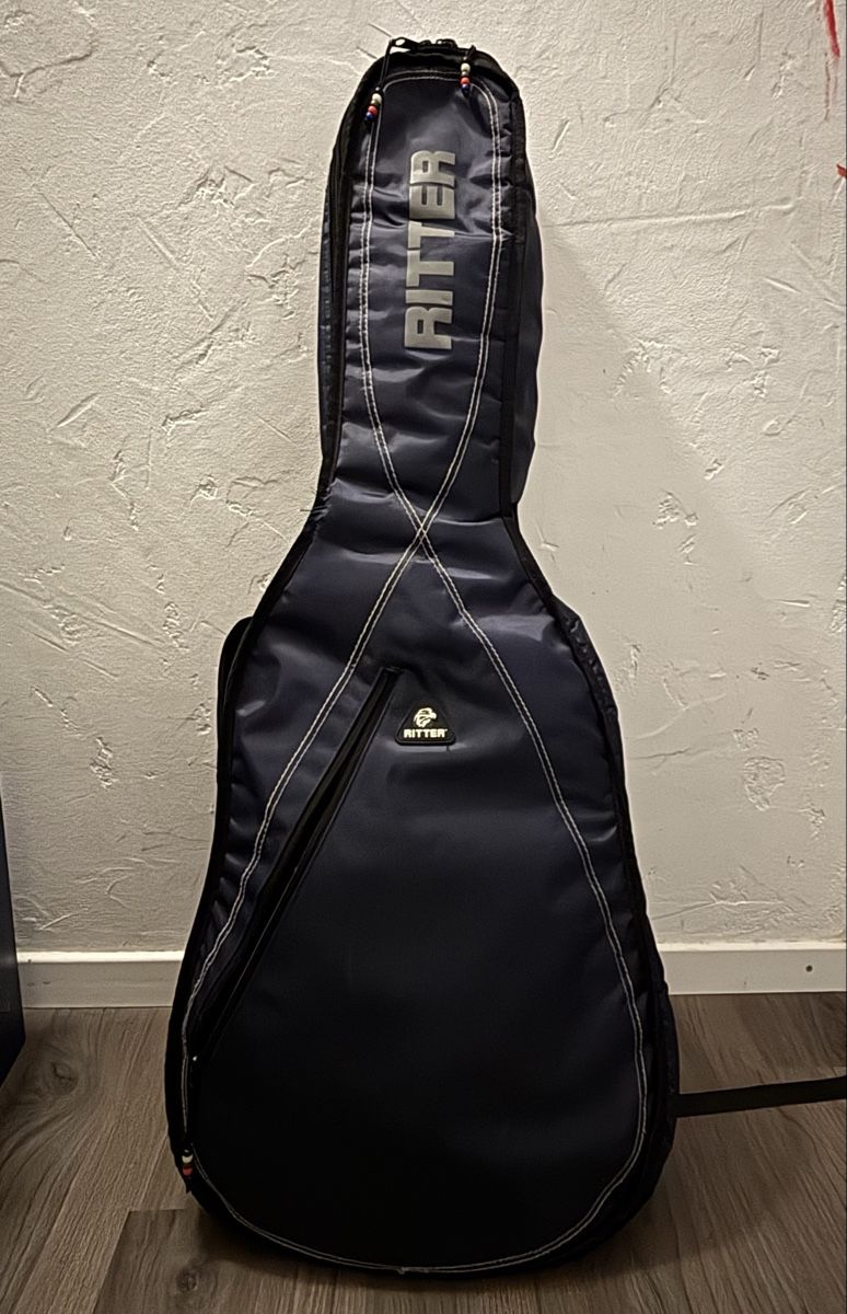 Yamaha Strumenti musicali: Guitare Classique Yamaha – Usato da Le locle venduto da cla_nv8m 1