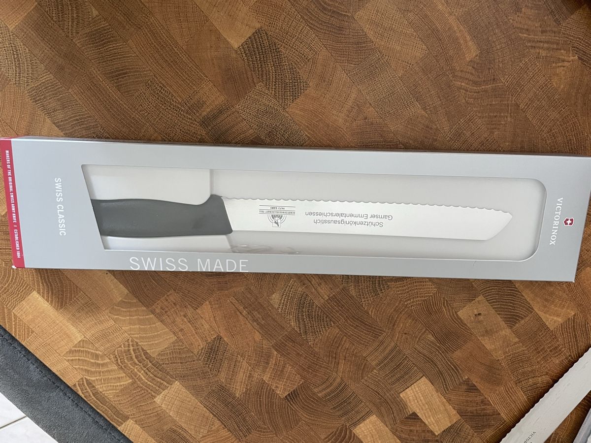 Victorinox Coltelli da cucina: SWISS CLASSIC BROTMESSER, 21 CM – Nuovo e nell'imballaggio originale da Vilters venduto da StefanJgr