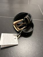 Schwarzer Gürtel mit goldener Schnalle, neu