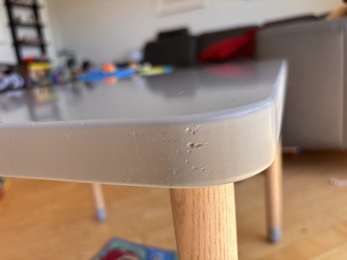 Tische: FLEXA Kindertisch grau mit Holzbeinen – Gebraucht aus Bassersdorf von Andre_g1 2