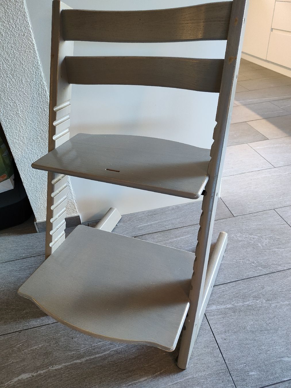 Stokke Chaises: Tripp Trapp Kinderstuhl grau – D'occasion à Bäretswil par Foif5