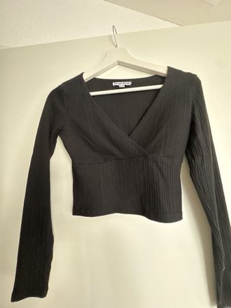 Schwarzes Crop Top mit langen Ärmeln, Grösse XS