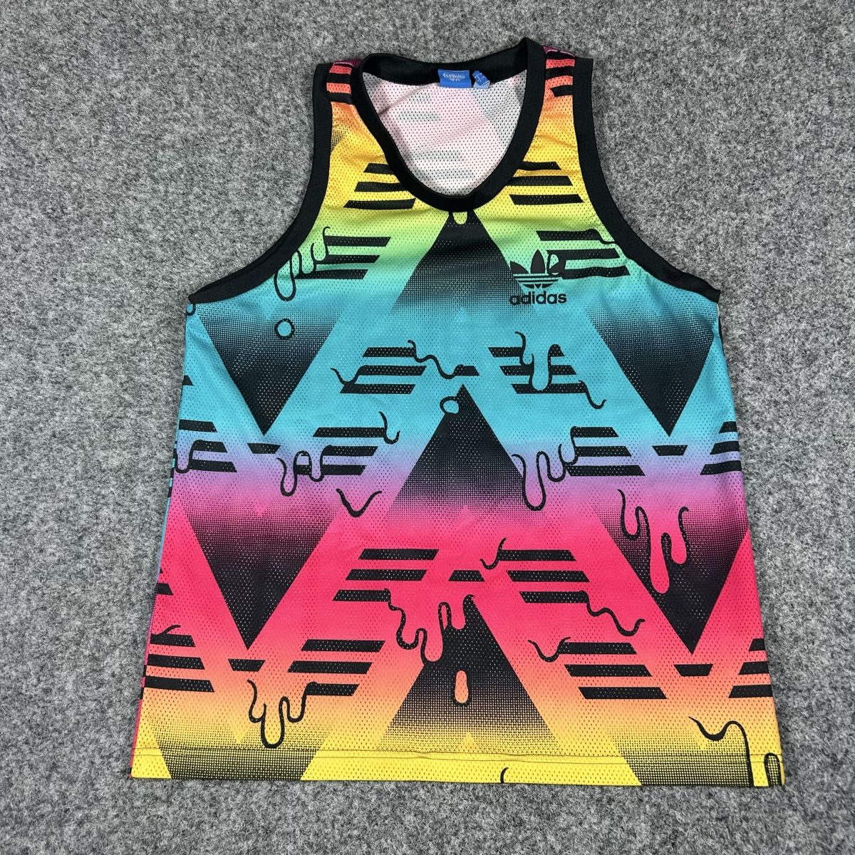 Adidas T-shirt: Adidas tank top  – Nuovo (secondo la descrizione) da La Sagne NE venduto da Matlasape