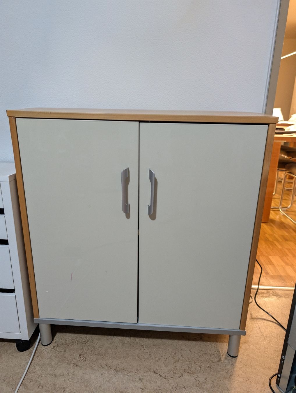 Armoires: Kleiner Schrank – D'occasion à Birsfelden par Mizoon